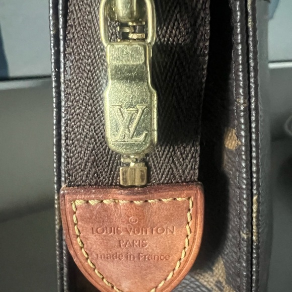 Louis. Vuitton Pouchette Toilette 26 - Picture 2 of 11